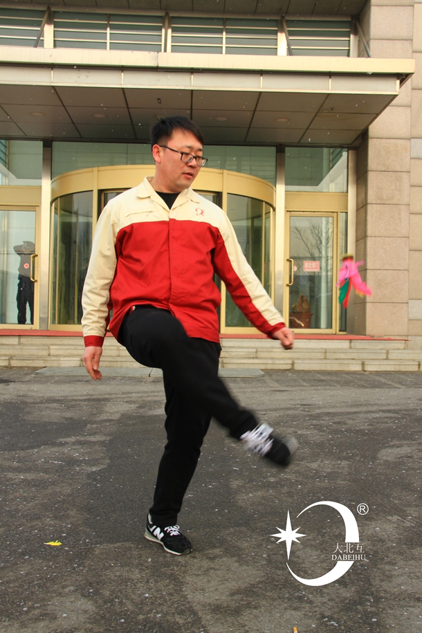 踢毽比赛.jpg